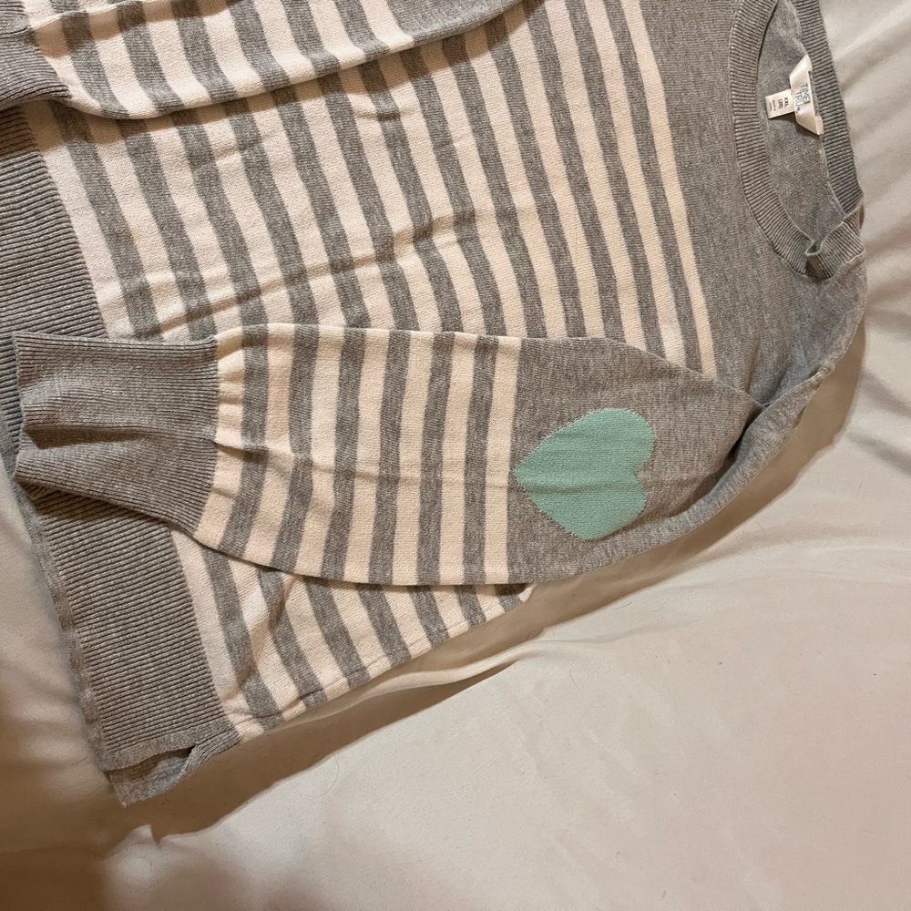 🩵Grey and White Striped Sweater very beautiful. 🌸 - Picture 7 of 12